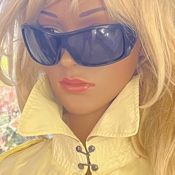 Stylish Black Sunglasses for Women Oakley Forsake display picture 2